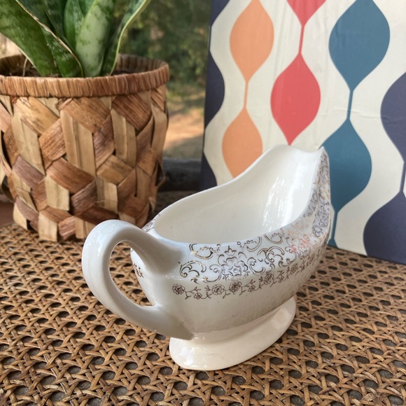 French Saxon China 22K Gold Lace Gravy Boat with Floral Bouquet - Picture 6 of 14